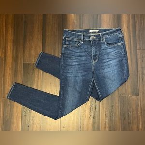 LEVI Medium Dark Wash High Waisted Skinny Jeans